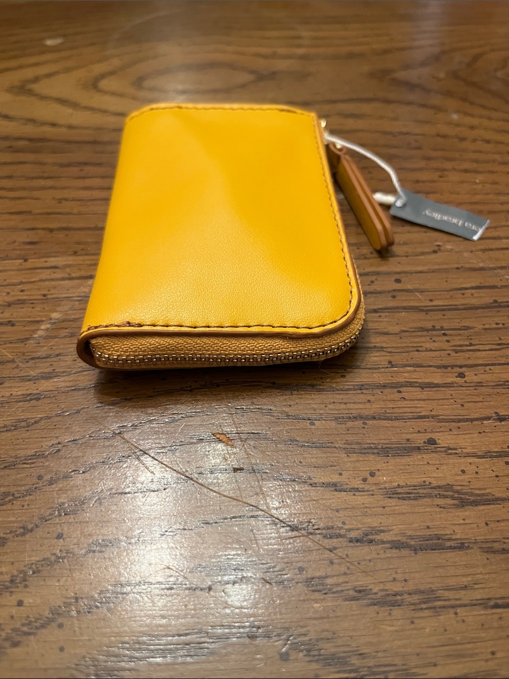 Vera Bradley Yellow Zip-Around Leather Card Wallet, new with tags - Picture 4 of 10